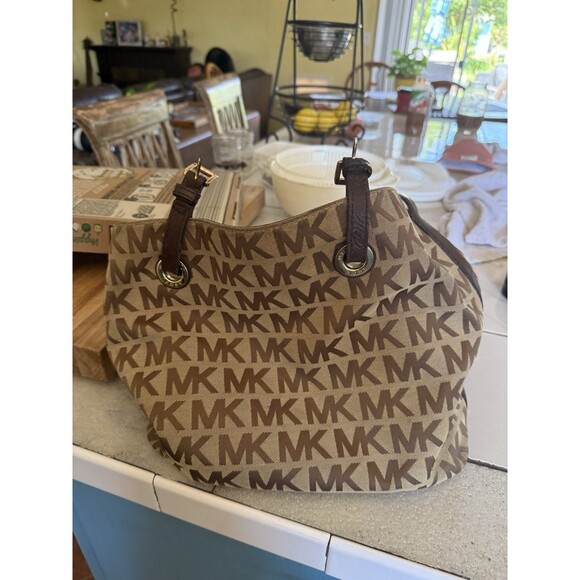 Michael Kors Large Logo Tote - Picture 6 of 10